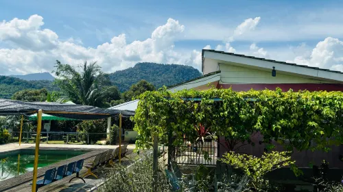 Capital O 91186 Rumah Rehat Bukit Inas Hotels in Yan
