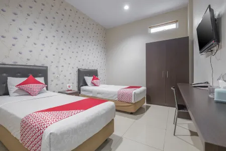 Hotel O Makassar near Pantai Losari formerly Hotel Astra Novilia Отели рядом с достопримечательностью «Kayangan Island»