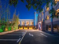 棲荷假日酒店（深圳燕子湖地鐵站店） 鄰近坪山濕地公園的酒店