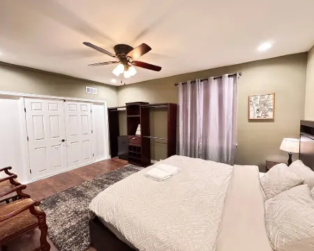 The Quiet Lux Room #3 with KB(Kingsize Bed) Hotels in Rowland Heights