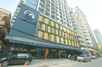 Phnom Penh Infinity Pool Down to $25/N - M Residence Hotel in zona Excelpolitan University
