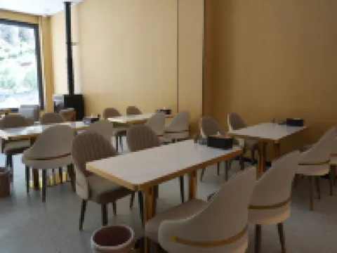 Gangyongqu Boutique Hotel (Xinlong County Middle School Branch) Hotels in Xinlong