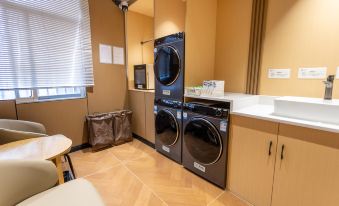 YaSheMan Hotel (Honghu Yasi Plaza Store)