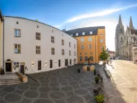 Herzogshof - Boutique-Hotel am Dom Hotels near Haidplatz Square