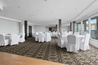 Ramada by Wyndham Jordan/Beacon Harbourside Resort Hotels in Beamsville