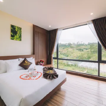Green Eco Hotel Dalat Hotels near Truc Lam Buddhist Monastery