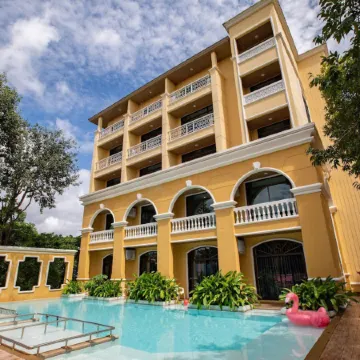 ROYAL PINEAPPLE HOTEL | a welcome to wealth and good fortune