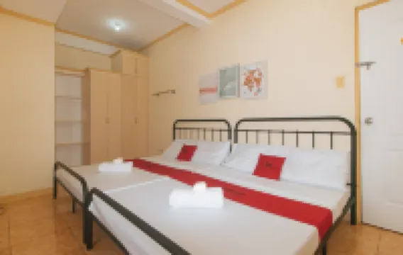 RedDoorz @ Yssa Ademar near Robinsons Jaro