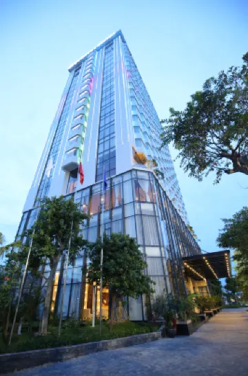 Central Luxury Hạ Long Hotel Các khách sạn gần Nhà Văn Hóa Khu Yên Cư Phường Đại Yên