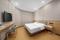 Sunny·Sunshine Selected Hotel (Xinyang Railway Station Tianrun Plaza Branch)