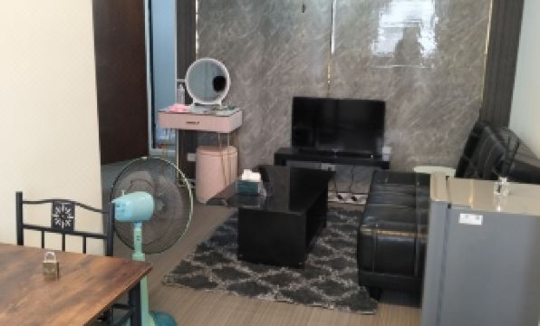 Impact Muang Thong Popular Condo C5 by Mom Tang