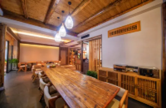 Phoenix Dayin Qianfu Homestay (Gucheng Branch)