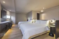 Superb Hotel