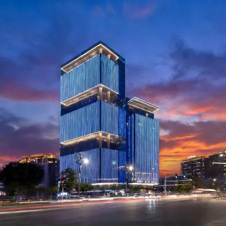 Howard Johnson Hotel (Maritime Silk Road Art Park) Отели в г. Хуянь