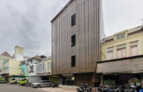 Urbanview Hotel Vineyard Inn Hotels near Mal Taman Palem
