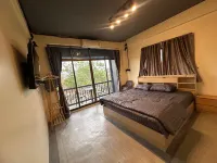 Friends Station Hostel & Cafe