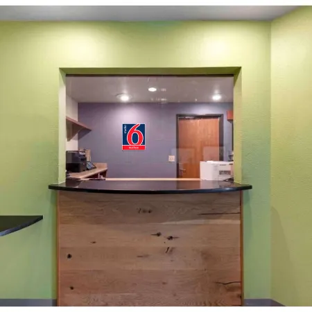 Studio 6 Extended Stay Birmingham Pelham  AL