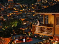 LotsRainInn.MountainDweIIing...XijiangQianhuMiaoViIIageMuseumBranch Hotels in Leishan