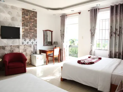 Hoa Phat Hotel & Apartment Hotels near Thu Duc District