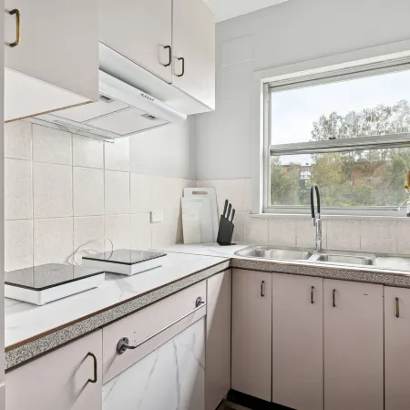 Peaceful Rooms – Close to Parks & Transit