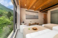 Qiyun Mountain Retreat (Wangxian Valley Scenic Area Branch)