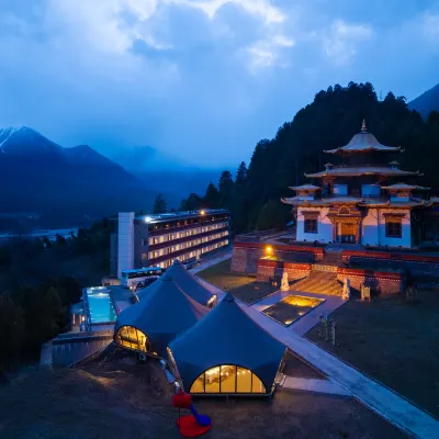 See Wild·YS  Galang Palace Retreat Hotels near Bomi Peach Blossom Valley
