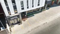 Hotel Pusi - 3 ดาว