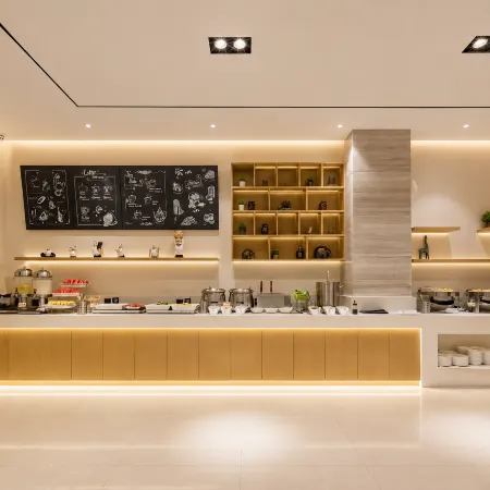 Yincheng Hotel (Binyang Litang High-Speed Railway Station)