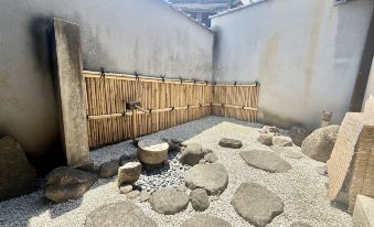 A traditional Japanese house available for rent as a whole【Sanada Maru】