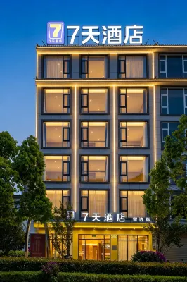 7Days Inn Select Hotel (WeiShan Ancient City Weishan Station)