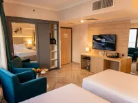 Majestic Central Hotel Отели рядом с достопримечательностью «Рынок Мина-базар»