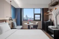 Qingdao May Fourth Square MixC Madison Hotel