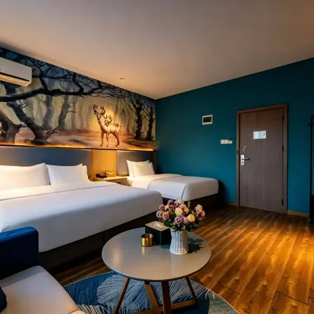 Huaye Yaju Hotel (Xinyang Pingqiao District Lihpao Plaza)