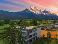 Yiyun Xuan Mountainview | Snow Mountain Golden Sunrise (Baisha Ancient Town) - 2 Yıldız