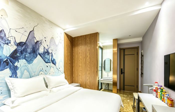 Kelan Kington Hotel