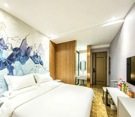 Kelan Kington Hotel