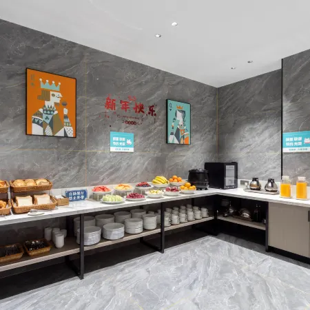Fenghua Hotel (Guiyang Qingzhen Business College)