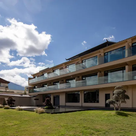 Golden Peak Vista Secluded Garden Resort & Spa