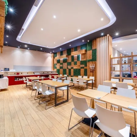 Boyin Zhixuan Hotel (Nanyang Plaza Walking Shop in Taicang)