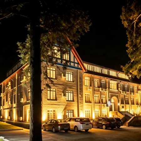 Longhao Holiday Hotel