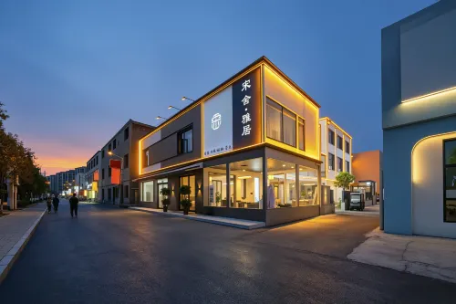 Song She Yaju Hotel (Kaifeng Wansuishan Martial Arts City Millennium City Park) - พร้อมระเบียง