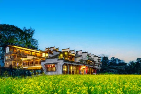Huatianxi · Designer Art Hostel Отели рядом с достопримечательностью «Guzhang Folklore Garden»