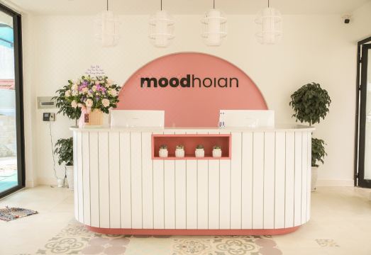 무드호이안 리버사이드 리조트의 고급스러운 로비