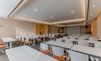 Phoenix Wutong City Hotel (Fuyang Normal University)