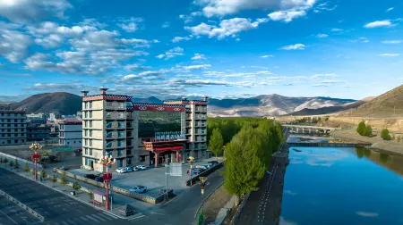 LANOU Hotel (Daocheng Binhe Road) Отели рядом с достопримечательностью «Banghe and Sela»