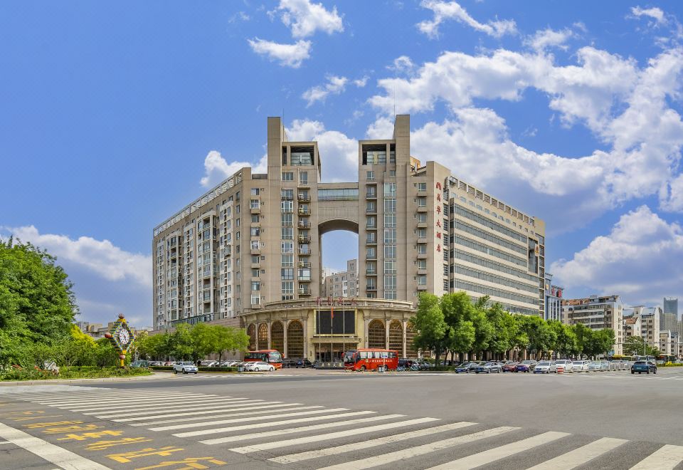 메이페어 셀러브리티 호텔의 내부 로비 모습