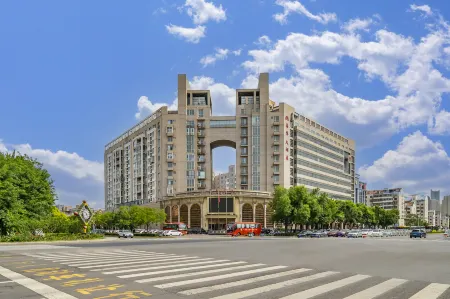 Mayfair Celebrity Hotel Отели рядом с достопримечательностью «Taida Financial Plaza E3AB»