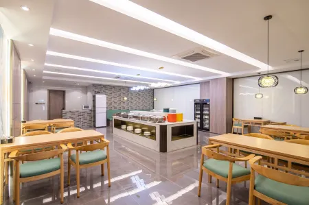 Qingmu Platinum Hotel (Nanjing Pukou Wende Road Subway Station) Отели рядом с достопримечательностью «Nanjing University of Technology Pukou Campus»