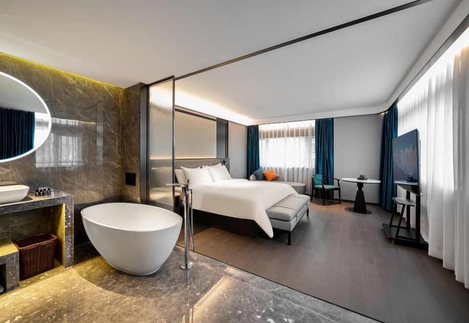 푸징 웨이팅 호텔의 편안하고 현대적인 객실 내부