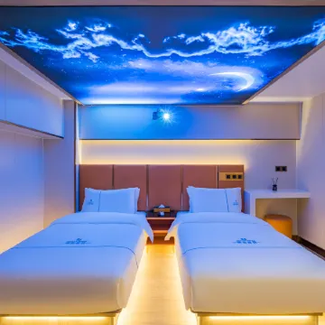 Dequan Luxury Hotel (Chaoyang High speed Railway Station Shilibao Subway Station Branch)